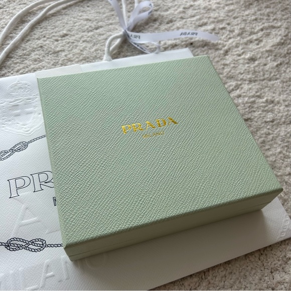 Prada Shopping Bag and Exclusive Chocolate Box - Picture 13 of 15